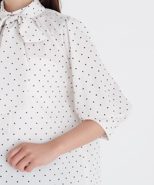 NATURAL BEAUTY BASIC(ナチュラルビューティーベーシック)の「リボンボウタイブラウス(シャツ/ブラウス・レディース・チャコールグレー/ライトグリーン/ベージュ系その他/ホワイト系その他・フリ-)」の15枚目の写真
