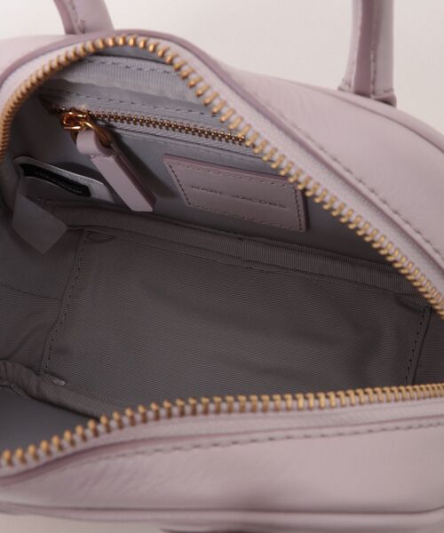 MARC JACOBS(マークジェイコブス)の「BABE MINI TOP HANDLE/ベイブ ミニ トップ ハンドル(ショルダーバッグ・レディース・ブラック/ライトパープル・ONE SIZE)」の12枚目の写真