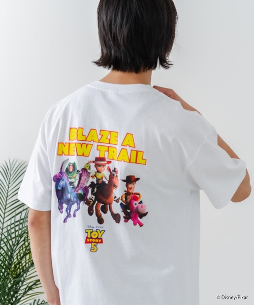 Disney(ディズニー)の「【TOY STORY/トイ・ストーリー】【限定オリジナルデザイン】半袖Tシャツ 綿100% ドロップショルダー ワンポイント バックプリント ディズニー ピクサー キャラクター クルーネック Disney ユニセックス(Tシャツ/カットソー・メンズ・ホワイト系その他/ホワイト系その他2/ブラック系その他2/ベージュ系その他・SMALL/MEDIUM/LARGE)」の18枚目の写真