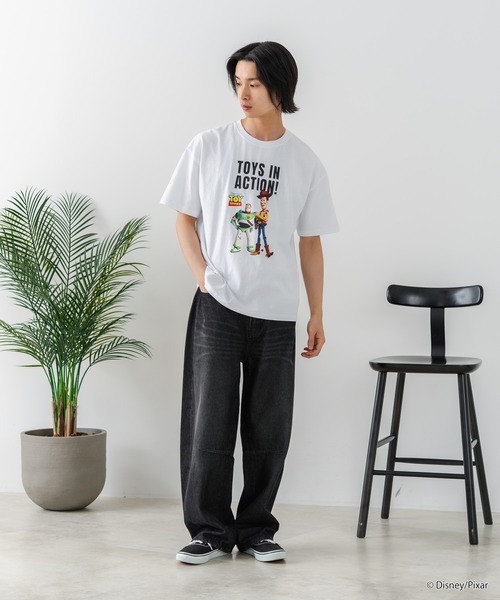 Disney(ディズニー)の「【TOY STORY/トイ・ストーリー】【限定オリジナルデザイン】半袖Tシャツ 綿100% ドロップショルダー ワンポイント バックプリント ディズニー ピクサー キャラクター クルーネック Disney ユニセックス(Tシャツ/カットソー・メンズ・ホワイト系その他/ホワイト系その他2/ブラック系その他2/ベージュ系その他・SMALL/MEDIUM/LARGE)」の21枚目の写真