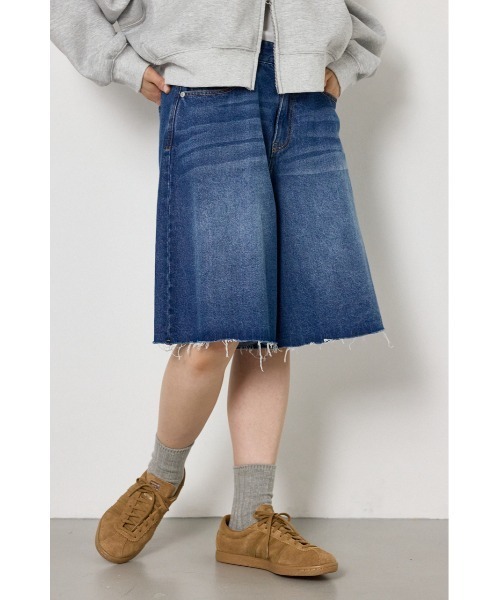 RODEO CROWNS WIDE BOWL(ロデオクラウンズワイドボウル)の「セミフレアワイドバミューダパンツ(その他パンツ・レディース・ワンウォッシュ/ブルー・SMALL/MEDIUM)」の21枚目の写真