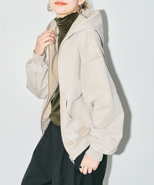 CITYSHOP(シティーショップ)の「《追加2》V/O ZIP-UP HOODIE:パーカー(スウェット・レディース・ベージュ/ブラック・FREE)」の4枚目の写真