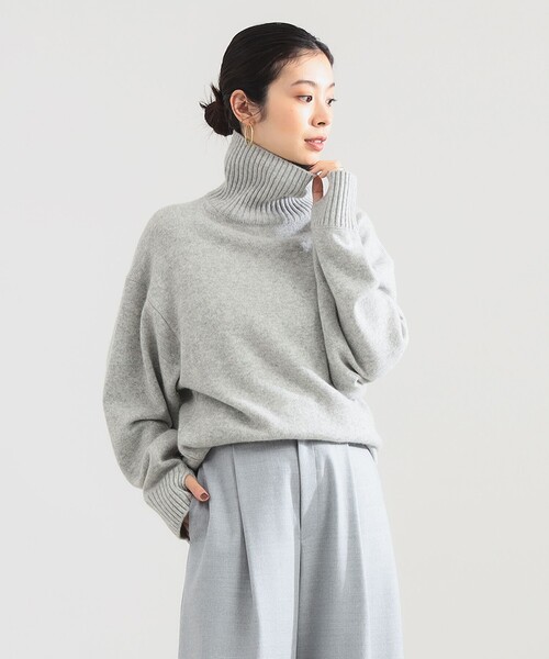 Demi-Luxe BEAMS（デミルクス ビームス）の「AK+1 / タートルネック ドルマン プルオーバー（ニット/セーター・レディース・ライトグレー/グリーン系その他・ONE SIZE）」の6枚目の写真