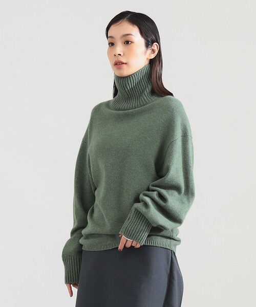 Demi-Luxe BEAMS（デミルクス ビームス）の「AK+1 / タートルネック ドルマン プルオーバー（ニット/セーター・レディース・ライトグレー/グリーン系その他・ONE SIZE）」の10枚目の写真