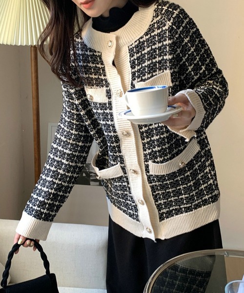 DRESS PLUS(ドレスプラス)の「ゴールドボタン配色ツイード風ニットカーディガン(カーディガン/ボレロ・レディース・オフホワイト・フリー)」の16枚目の写真