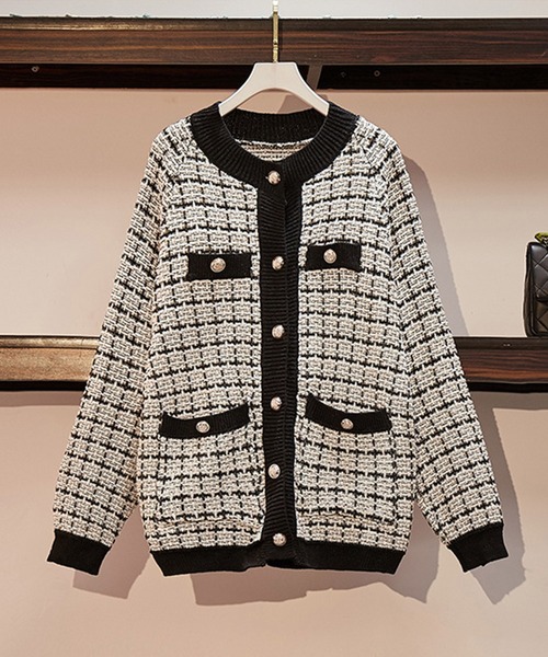 DRESS PLUS(ドレスプラス)の「ゴールドボタン配色ツイード風ニットカーディガン(カーディガン/ボレロ・レディース・オフホワイト・フリー)」の4枚目の写真