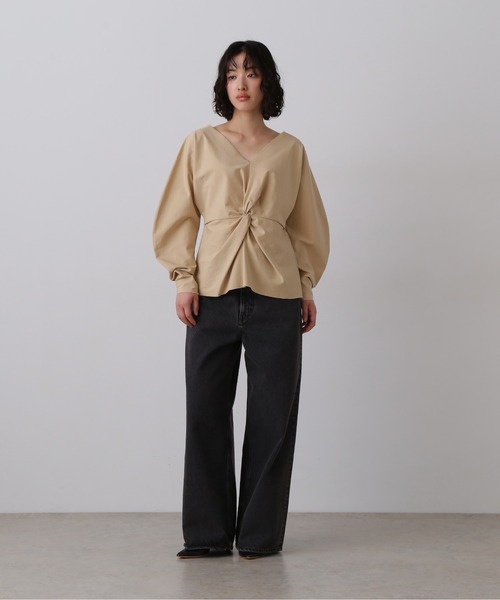 YLEVE(イレーヴ)の「YLEVE / OMI BLEACHED COTTON TWILL TWIST BLOUSE(シャツ/ブラウス・レディース・ベージュ/ブラック・0/1)」の11枚目の写真