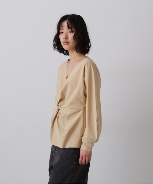 YLEVE(イレーヴ)の「YLEVE / OMI BLEACHED COTTON TWILL TWIST BLOUSE(シャツ/ブラウス・レディース・ベージュ/ブラック・0/1)」の12枚目の写真