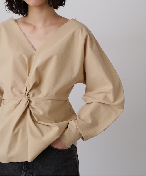 YLEVE(イレーヴ)の「YLEVE / OMI BLEACHED COTTON TWILL TWIST BLOUSE(シャツ/ブラウス・レディース・ベージュ/ブラック・0/1)」の15枚目の写真