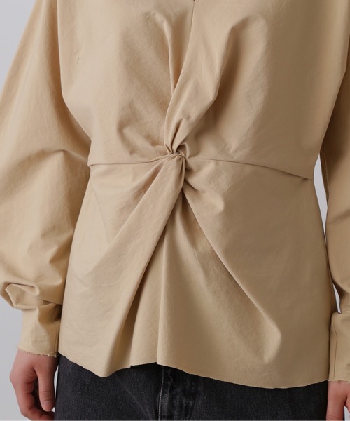 YLEVE(イレーヴ)の「YLEVE / OMI BLEACHED COTTON TWILL TWIST BLOUSE(シャツ/ブラウス・レディース・ベージュ/ブラック・0/1)」の16枚目の写真