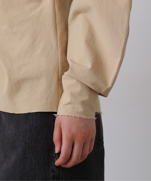 YLEVE(イレーヴ)の「YLEVE / OMI BLEACHED COTTON TWILL TWIST BLOUSE(シャツ/ブラウス・レディース・ベージュ/ブラック・0/1)」の5枚目の写真
