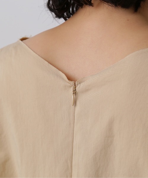 YLEVE(イレーヴ)の「YLEVE / OMI BLEACHED COTTON TWILL TWIST BLOUSE(シャツ/ブラウス・レディース・ベージュ/ブラック・0/1)」の6枚目の写真