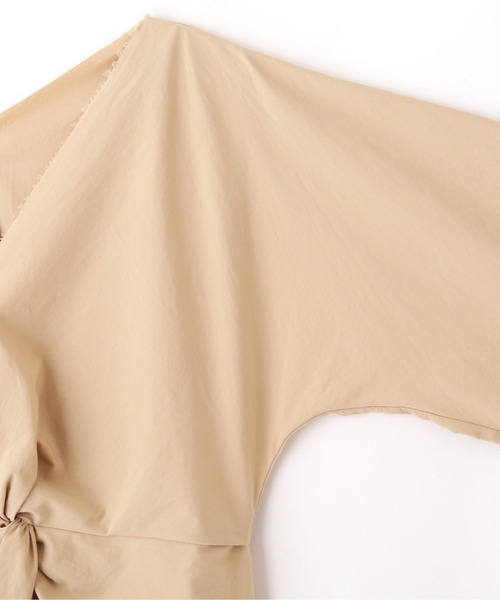 YLEVE(イレーヴ)の「YLEVE / OMI BLEACHED COTTON TWILL TWIST BLOUSE(シャツ/ブラウス・レディース・ベージュ/ブラック・0/1)」の9枚目の写真