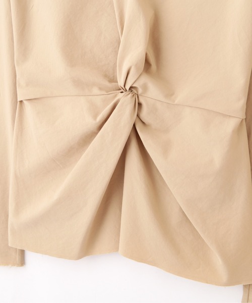 YLEVE(イレーヴ)の「YLEVE / OMI BLEACHED COTTON TWILL TWIST BLOUSE(シャツ/ブラウス・レディース・ベージュ/ブラック・0/1)」の10枚目の写真