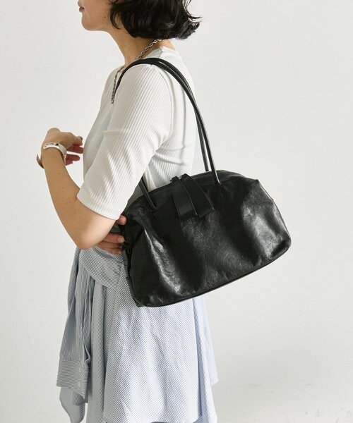 ear PAPILLONNER(イアパピヨネ)の「《本革/380g》ロングハンドルボストンバッグ(ボストンバッグ・レディース・ブラック・FREE)」の4枚目の写真