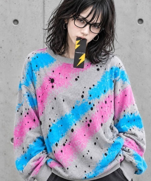 KAMINARI_TOKIO(カミナリトキオ)の「ペイントグラフィック ダメージスウェットプルオーバー(スウェット・レディース・ブラウン/グレー・FREE)」の1枚目の写真