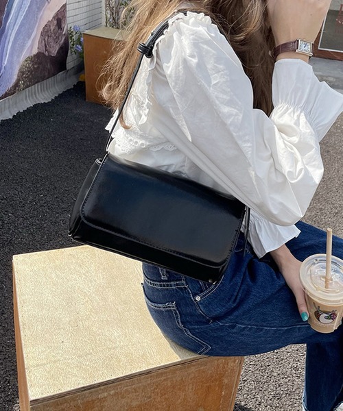 Culto（クルト）の「フェイクレザー フラップ ワイド スクエア ショルダーバッグ / ワンハンドル ミディアムバッグ（ショルダーバッグ・レディース・ブラック/ブラウン・FREE）」の7枚目の写真