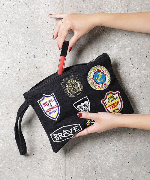 ANATHA（アナータ）の「ANATHA/ワッペンフェルトクラッチ（クラッチバッグ・レディース・グレー/ブラック/ホワイト・FREE）」の2枚目の写真