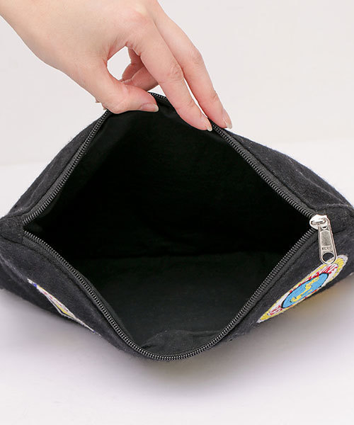 ANATHA（アナータ）の「ANATHA/ワッペンフェルトクラッチ（クラッチバッグ・レディース・グレー/ブラック/ホワイト・FREE）」の14枚目の写真