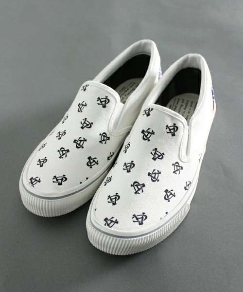 AVIREX（アヴィレックス）の「avirex/ アヴィレックス / SNEAKER"FREEDOM"Ⅱ/ スニーカー"フリーダム"Ⅱ/　スリッポン（スリッポン・レディース・ホワイト/ネイビー・24/25/28/23/25.5/26.5/29/26/27/27.5）」の2枚目の写真