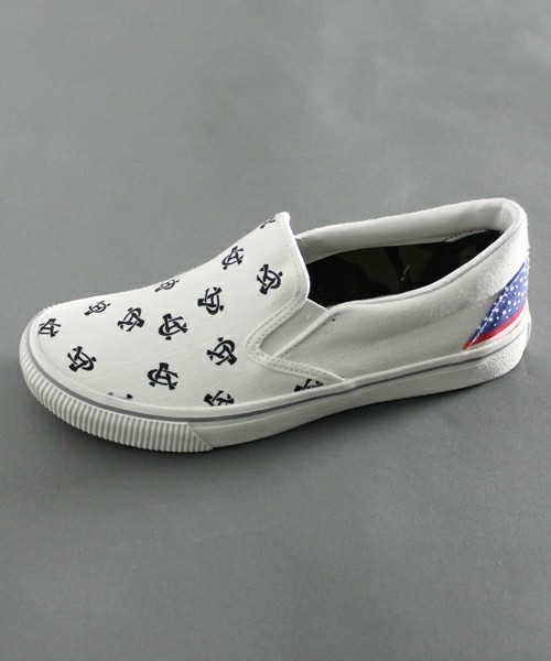 AVIREX（アヴィレックス）の「avirex/ アヴィレックス / SNEAKER"FREEDOM"Ⅱ/ スニーカー"フリーダム"Ⅱ/　スリッポン（スリッポン・レディース・ホワイト/ネイビー・24/25/28/23/25.5/26.5/29/26/27/27.5）」の3枚目の写真