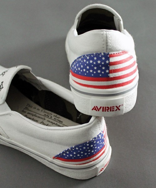 AVIREX（アヴィレックス）の「avirex/ アヴィレックス / SNEAKER"FREEDOM"Ⅱ/ スニーカー"フリーダム"Ⅱ/　スリッポン（スリッポン・レディース・ホワイト/ネイビー・24/25/28/23/25.5/26.5/29/26/27/27.5）」の4枚目の写真