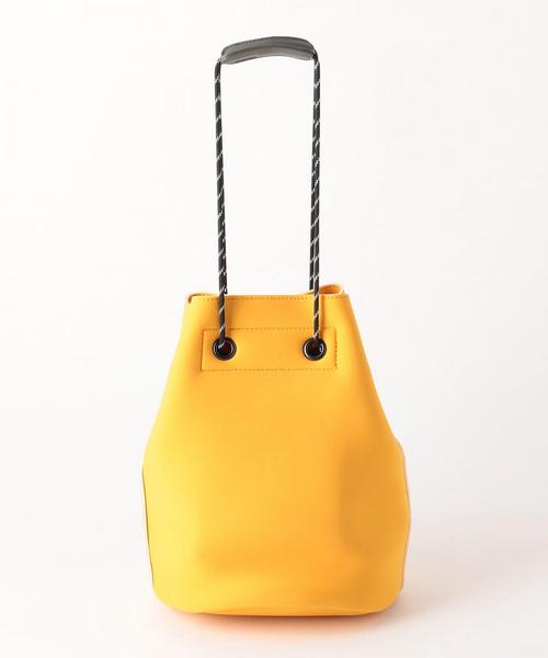 BEAUTY&YOUTH UNITED ARROWS（ビューティーアンドユースユナイテッドアローズ）の「BY カラ―ドローストバッグ о（ショルダーバッグ・レディース・イエロー/ブラック/ベージュ/オリーブ・FREE）」の4枚目の写真