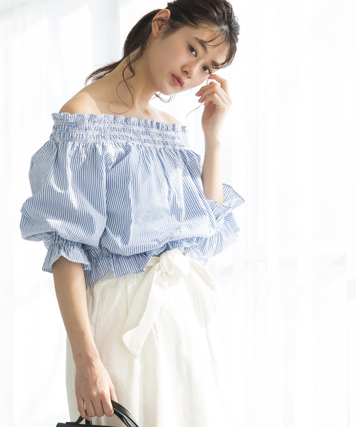 WEGO（ウィゴー）の「WEGO/シアサッカーフリルオフショルブラウス（シャツ/ブラウス・レディース・ブルー系その他4/ブラック系その他2/ホワイト/ライトイエロー・FREE）」の3枚目の写真