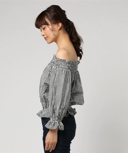 WEGO（ウィゴー）の「WEGO/シアサッカーフリルオフショルブラウス（シャツ/ブラウス・レディース・ブルー系その他4/ブラック系その他2/ホワイト/ライトイエロー・FREE）」の5枚目の写真