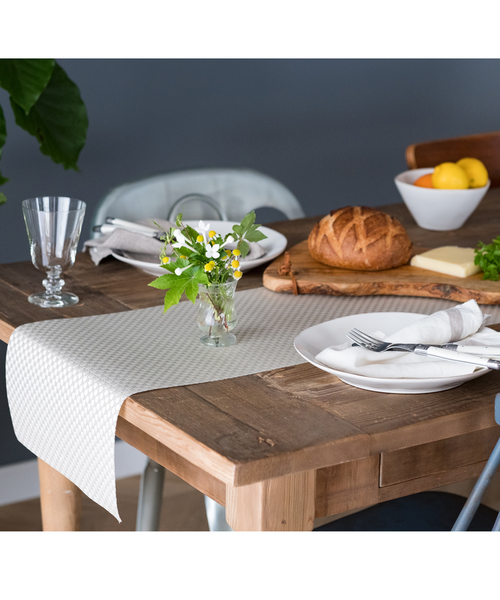 Jubilee(ジュビリー)の「撥水PVC テーブルランナー(ランチョンマット/テーブルウェア・レディース・ブラック/ブラウン/ホワイト/ベージュ/シルバー/ゴールド/ブラック系その他/ブラウン系その他/ブルー系その他/シルバー系その他/ブラック×シルバー/ブラック系その他2/ブロンズ/ピンク/イエロー/ブルー/マルチ/ブルー系その他2・FREE)」の2枚目の写真