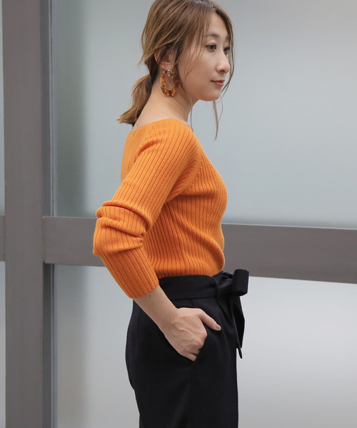Tiara（ティアラ）の「スクエアネックリブニット（ニット/セーター・レディース・オレンジ/ラベンダー/キャメル/ネイビー・FREE）」の20枚目の写真