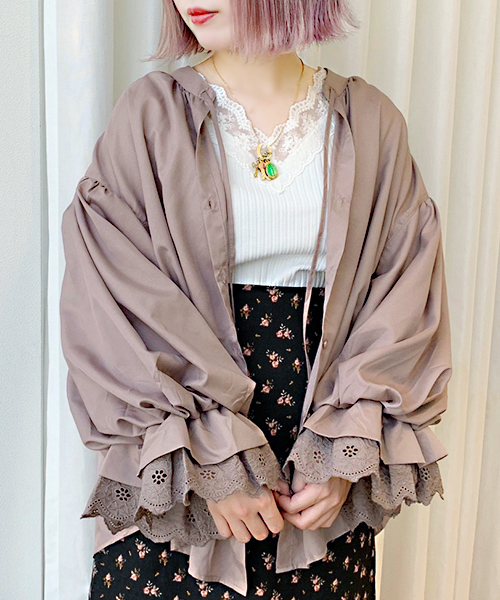 apres jour（アプレジュール）の「袖レースボリュームブラウス【ZOZOTOWN限定アイテム】（シャツ/ブラウス・レディース・オフホワイト/ピンクベージュ/クリーム/ライトカーキ・フリー）」の4枚目の写真