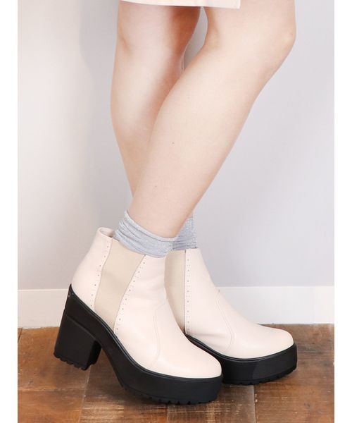 dazzlin（ダズリン）の「サイドゴアブーツ（ブーツ・レディース・ピンク/アイボリー・SMALL/MEDIUM/LARGE）」の2枚目の写真