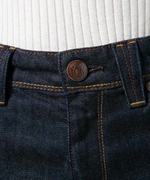 YANUK（ヤヌーク）の「スリムテーパード デニムパンツ RUTH (ルース)（デニムパンツ・レディース・インディゴブルー・24inch/25inch/26inch/27inch/23inch/22inch/21inch）」の8枚目の写真