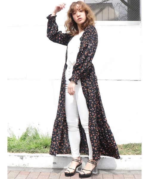 dazzlin（ダズリン）の「リトルフラワーノーカラーマキシワンピース（ワンピース・レディース・オフホワイト/ブラック/ブルー・FREE）」の4枚目の写真