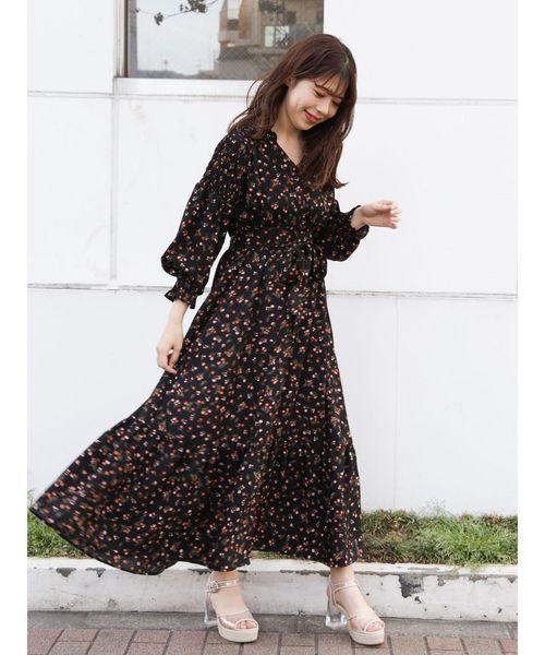 dazzlin（ダズリン）の「リトルフラワーノーカラーマキシワンピース（ワンピース・レディース・オフホワイト/ブラック/ブルー・FREE）」の5枚目の写真