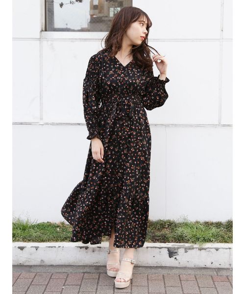 dazzlin（ダズリン）の「リトルフラワーノーカラーマキシワンピース（ワンピース・レディース・オフホワイト/ブラック/ブルー・FREE）」の6枚目の写真