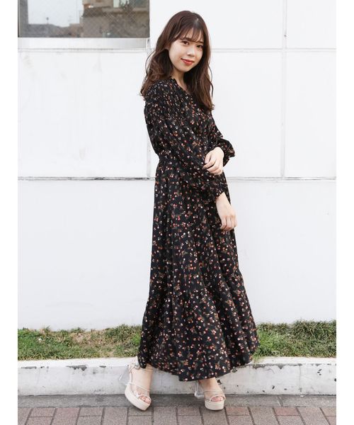 dazzlin（ダズリン）の「リトルフラワーノーカラーマキシワンピース（ワンピース・レディース・オフホワイト/ブラック/ブルー・FREE）」の7枚目の写真