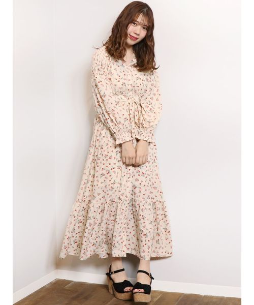 dazzlin（ダズリン）の「リトルフラワーノーカラーマキシワンピース（ワンピース・レディース・オフホワイト/ブラック/ブルー・FREE）」の8枚目の写真