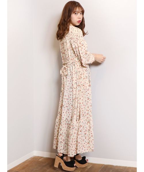 dazzlin（ダズリン）の「リトルフラワーノーカラーマキシワンピース（ワンピース・レディース・オフホワイト/ブラック/ブルー・FREE）」の9枚目の写真