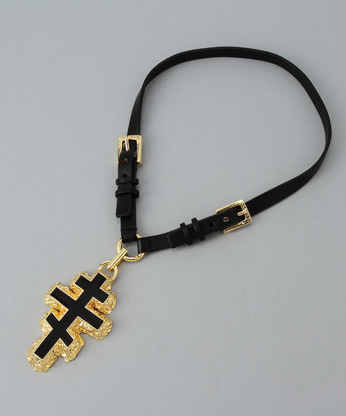 International Gallery BEAMS(インターナショナルギャラリービームス)の「AMBUSH / CROSS LEATHER PENDANT(ネックレス・メンズ・その他1・ONE SIZE)」の1枚目の写真
