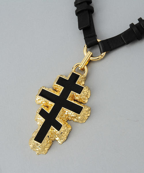International Gallery BEAMS(インターナショナルギャラリービームス)の「AMBUSH / CROSS LEATHER PENDANT(ネックレス・メンズ・その他1・ONE SIZE)」の3枚目の写真