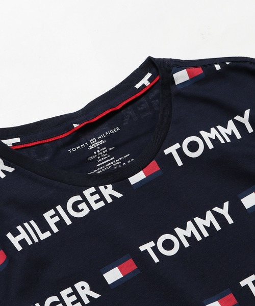 TOMMY HILFIGER（トミーヒルフィガー）の「Tommy Hilfiger/トミーヒルフィガー REPEATED FLAG SCRIPT PRINT TEE 総柄半袖Tシャツ（Tシャツ/カットソー・メンズ・ホワイト/ネイビー・XL/L/M/S）」の9枚目の写真