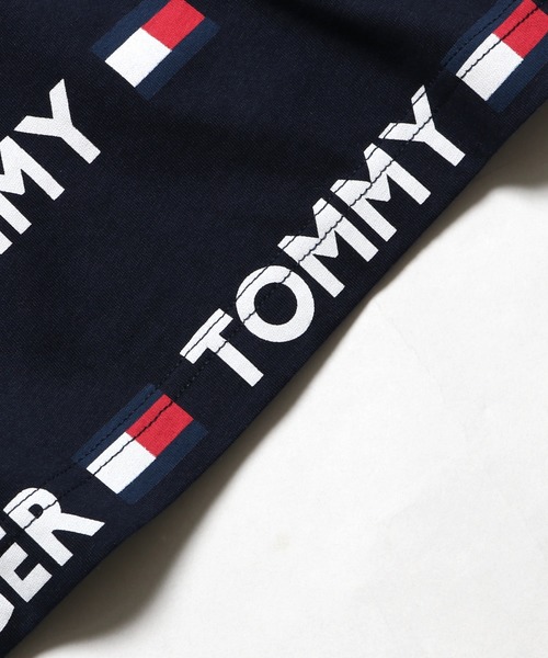 TOMMY HILFIGER（トミーヒルフィガー）の「Tommy Hilfiger/トミーヒルフィガー REPEATED FLAG SCRIPT PRINT TEE 総柄半袖Tシャツ（Tシャツ/カットソー・メンズ・ホワイト/ネイビー・XL/L/M/S）」の4枚目の写真