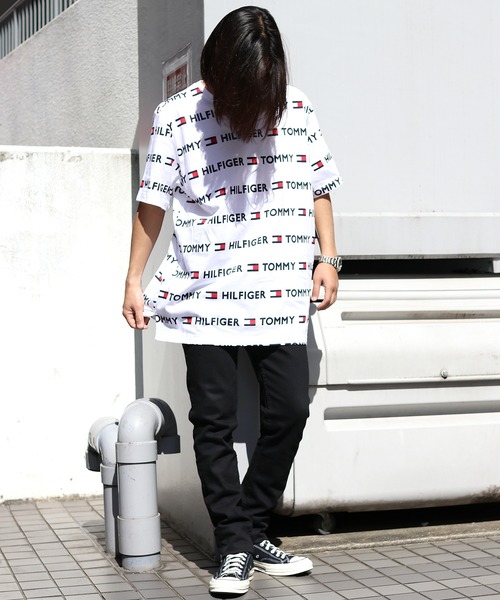TOMMY HILFIGER（トミーヒルフィガー）の「Tommy Hilfiger/トミーヒルフィガー REPEATED FLAG SCRIPT PRINT TEE 総柄半袖Tシャツ（Tシャツ/カットソー・メンズ・ホワイト/ネイビー・XL/L/M/S）」の10枚目の写真