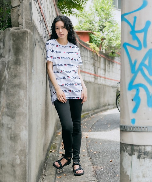 TOMMY HILFIGER（トミーヒルフィガー）の「Tommy Hilfiger/トミーヒルフィガー REPEATED FLAG SCRIPT PRINT TEE 総柄半袖Tシャツ（Tシャツ/カットソー・メンズ・ホワイト/ネイビー・XL/L/M/S）」の18枚目の写真