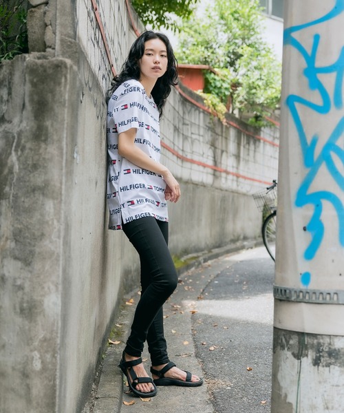 TOMMY HILFIGER（トミーヒルフィガー）の「Tommy Hilfiger/トミーヒルフィガー REPEATED FLAG SCRIPT PRINT TEE 総柄半袖Tシャツ（Tシャツ/カットソー・メンズ・ホワイト/ネイビー・XL/L/M/S）」の19枚目の写真
