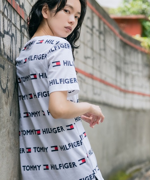 TOMMY HILFIGER（トミーヒルフィガー）の「Tommy Hilfiger/トミーヒルフィガー REPEATED FLAG SCRIPT PRINT TEE 総柄半袖Tシャツ（Tシャツ/カットソー・メンズ・ホワイト/ネイビー・XL/L/M/S）」の22枚目の写真