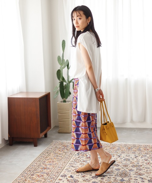 ADAM ET ROPE'（アダムエロペ）の「オーバーサイズノースリーブTee（タンクトップ・レディース・チャコールグレー/オフホワイト/オレンジ・FREE）」の10枚目の写真