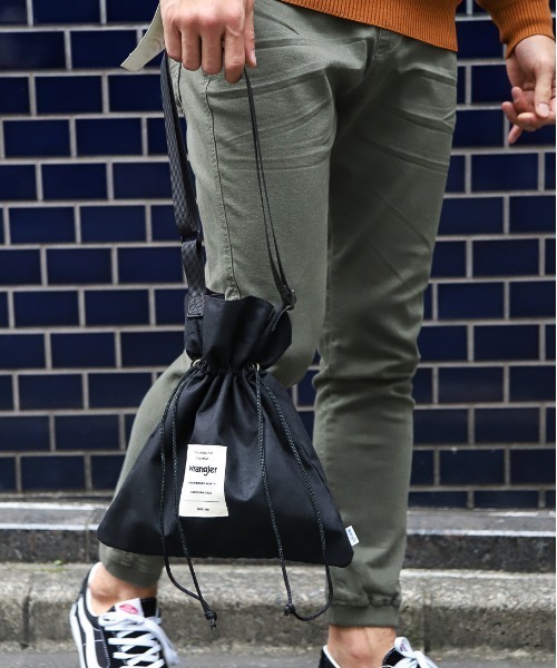 BAYFLOW（ベイフロー）の「【Wrangler(ラングラー)】別注スエードキンチャク（ハンドバッグ・メンズ・ベージュ/グレー/ブラック・FREE）」の2枚目の写真